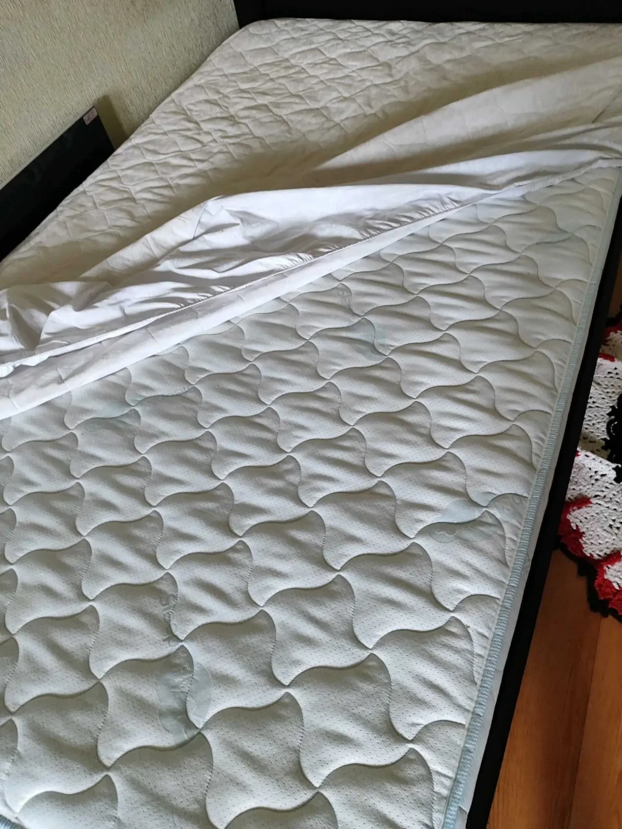 Продам ліжко з матрацом 3