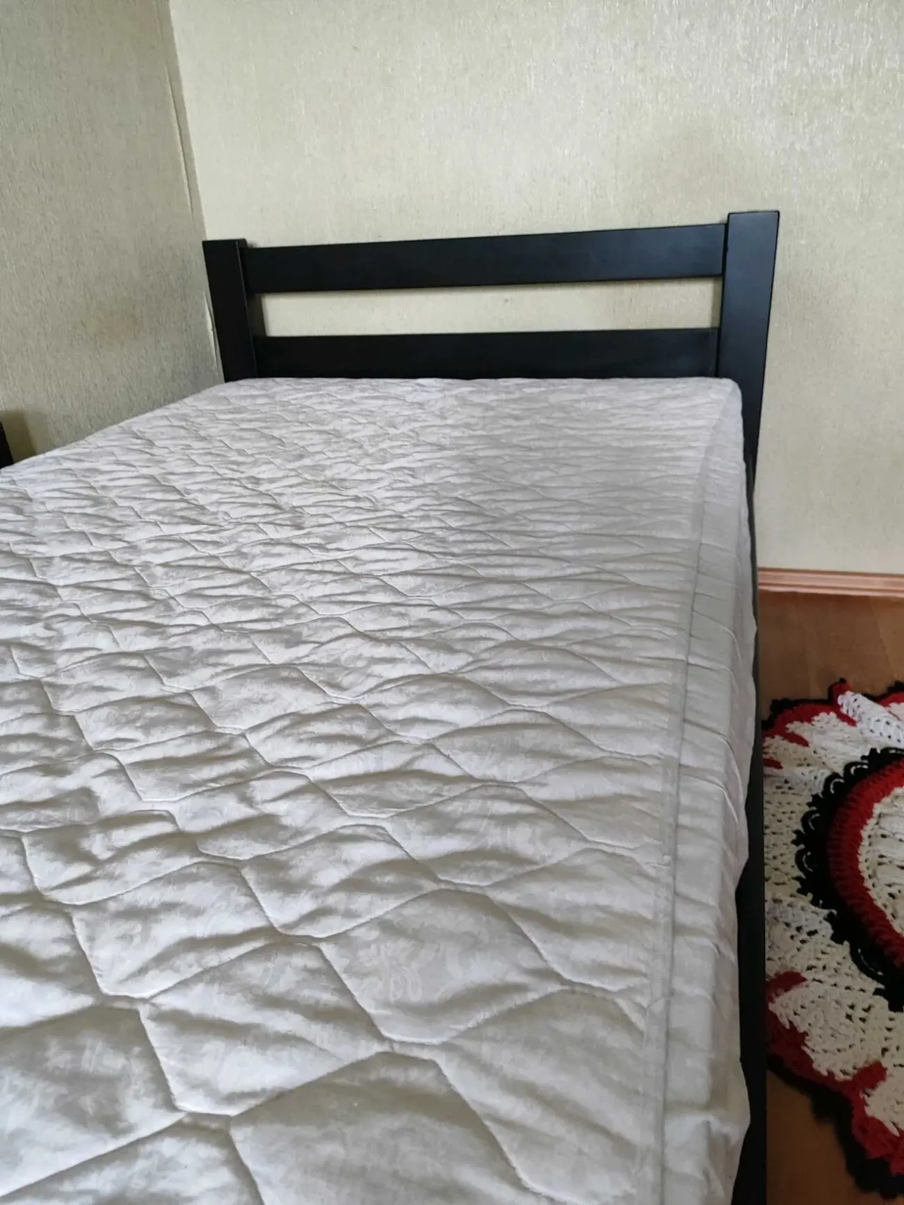 Продам ліжко з матрацом 10