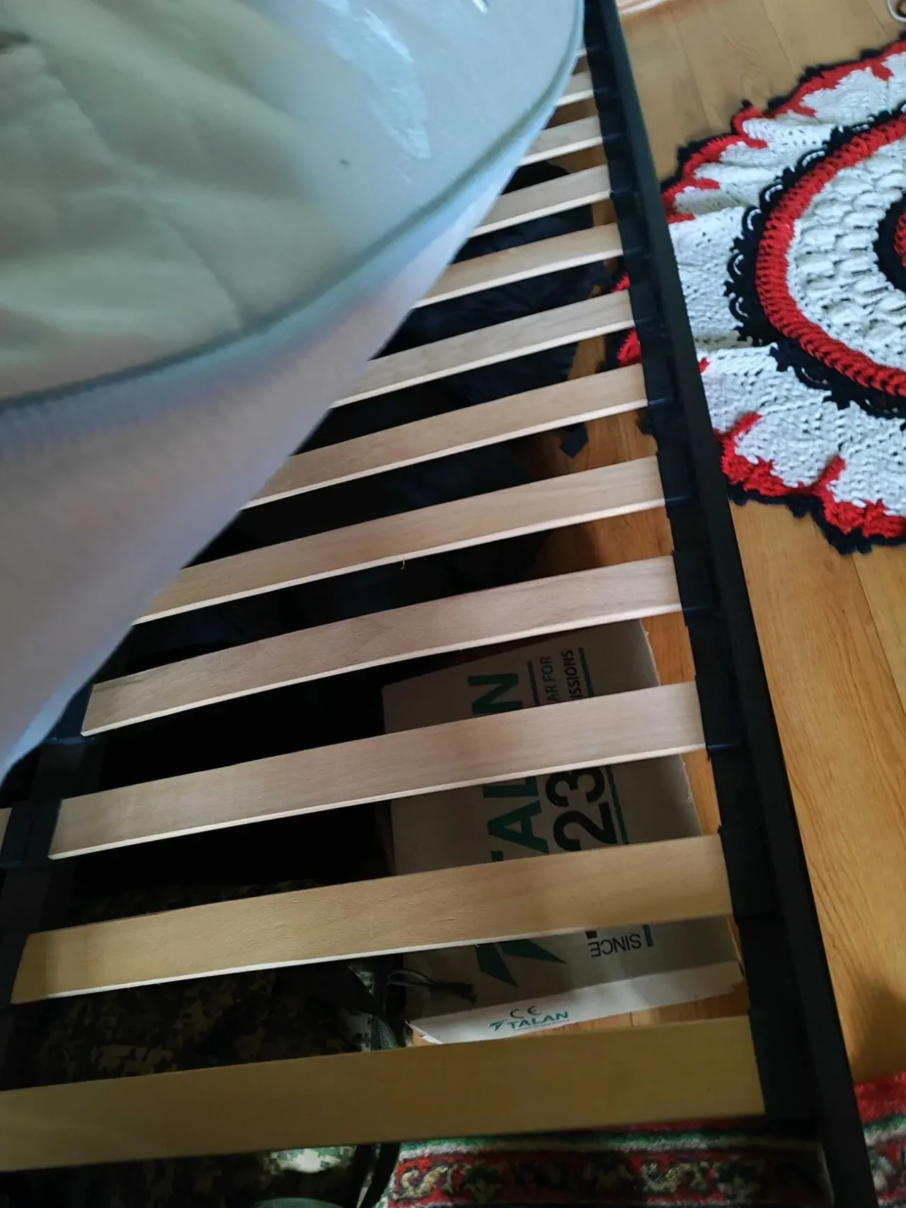 Продам ліжко з матрацом 5