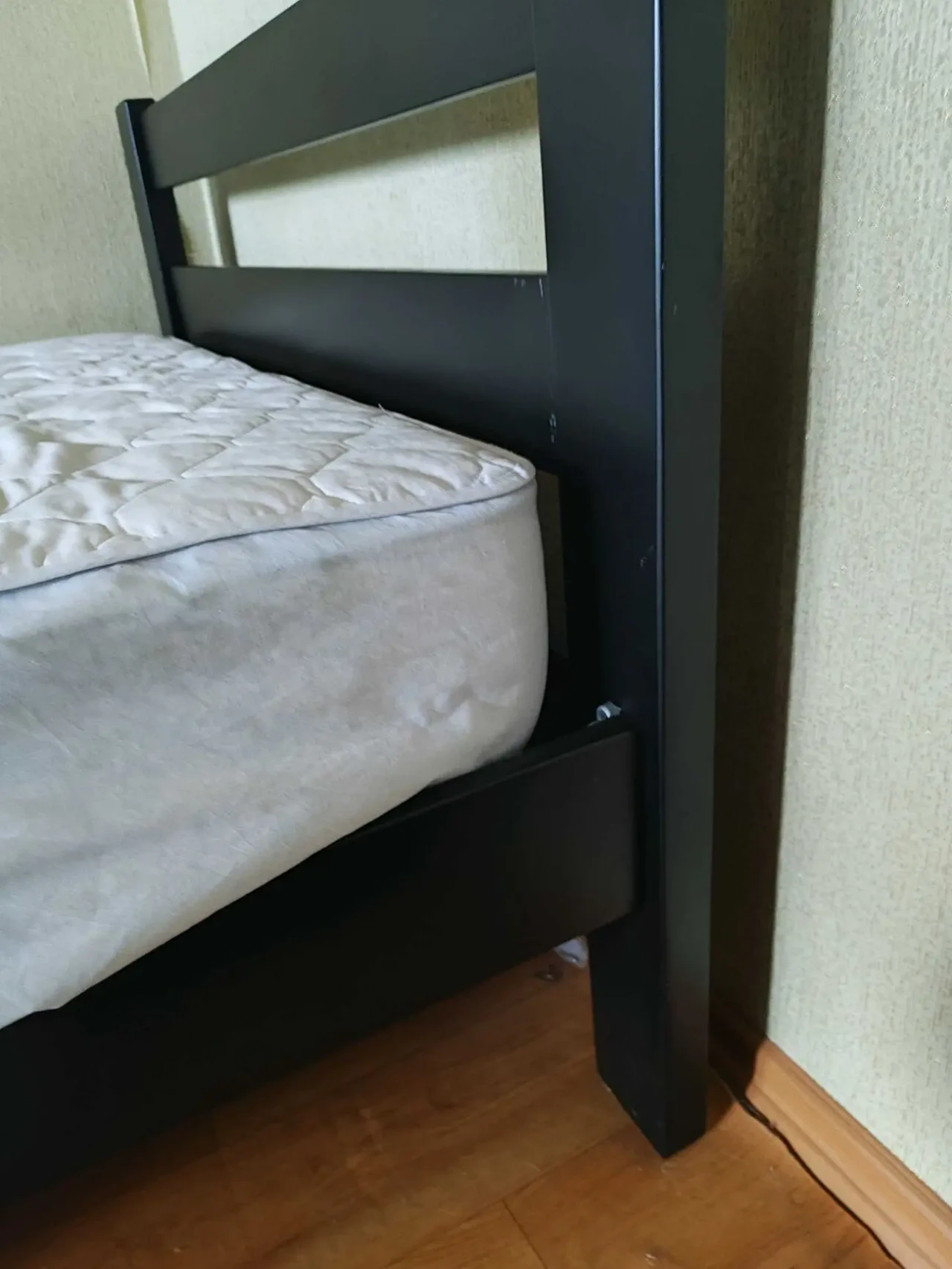 Продам ліжко з матрацом 6