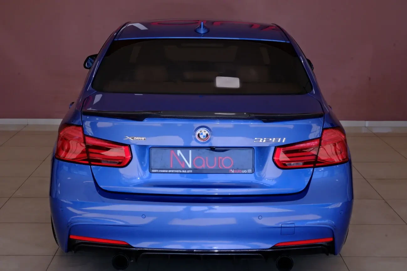 BMW 328i xDrive 6