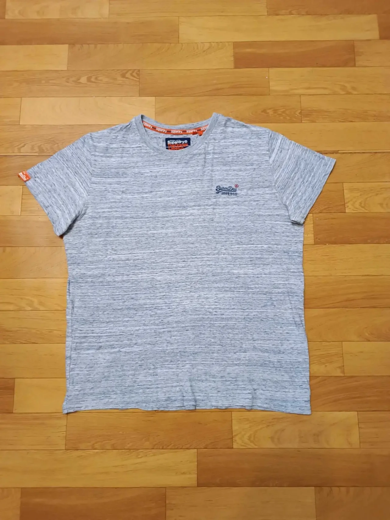 якісна брендова стильна футболка