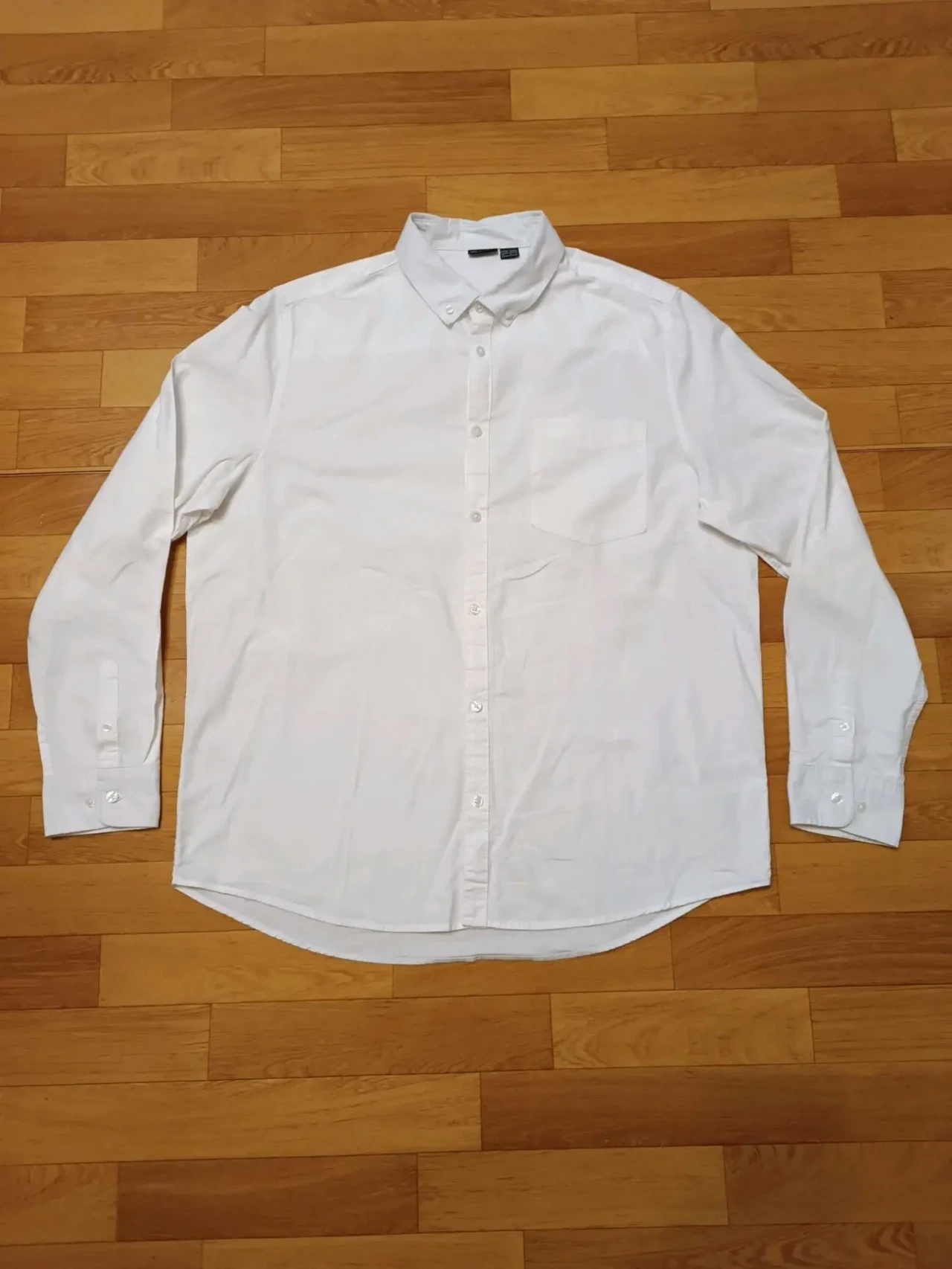 якісна білосніжна брендова сорочка