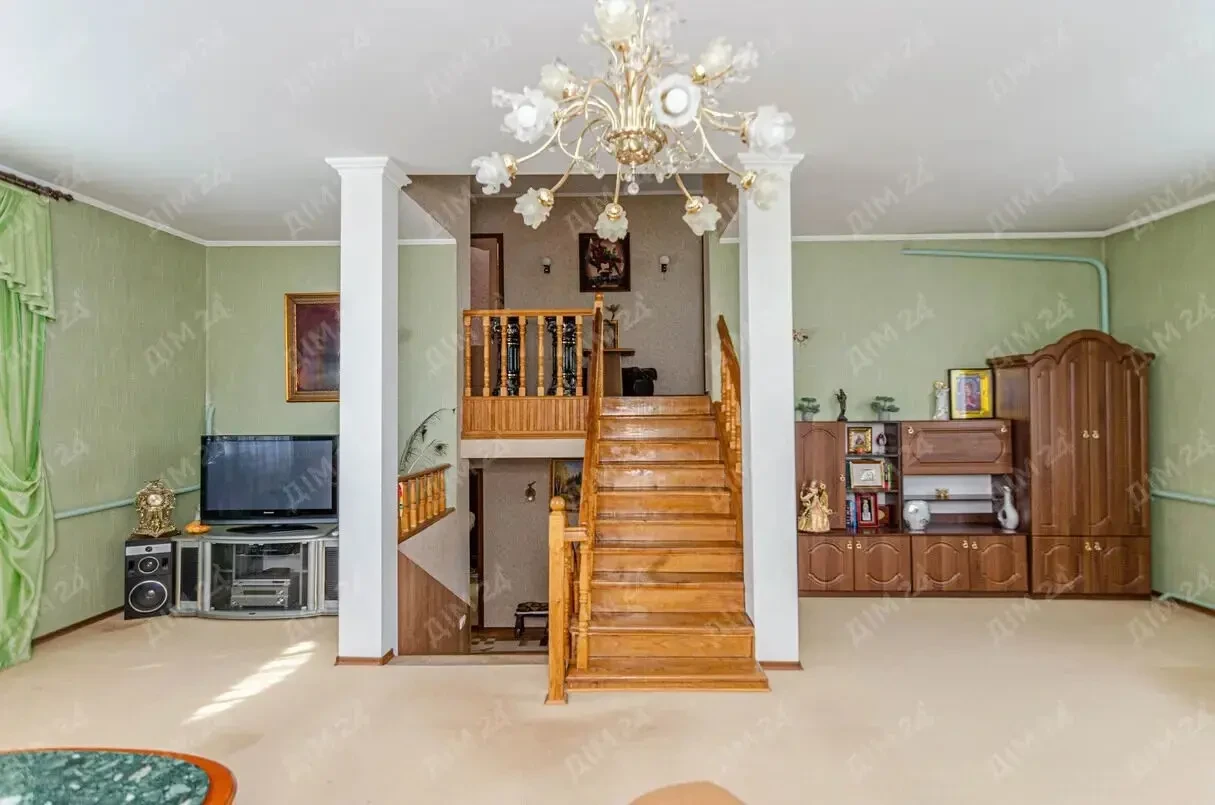 Унікальна садиба в селі Залізничне 6