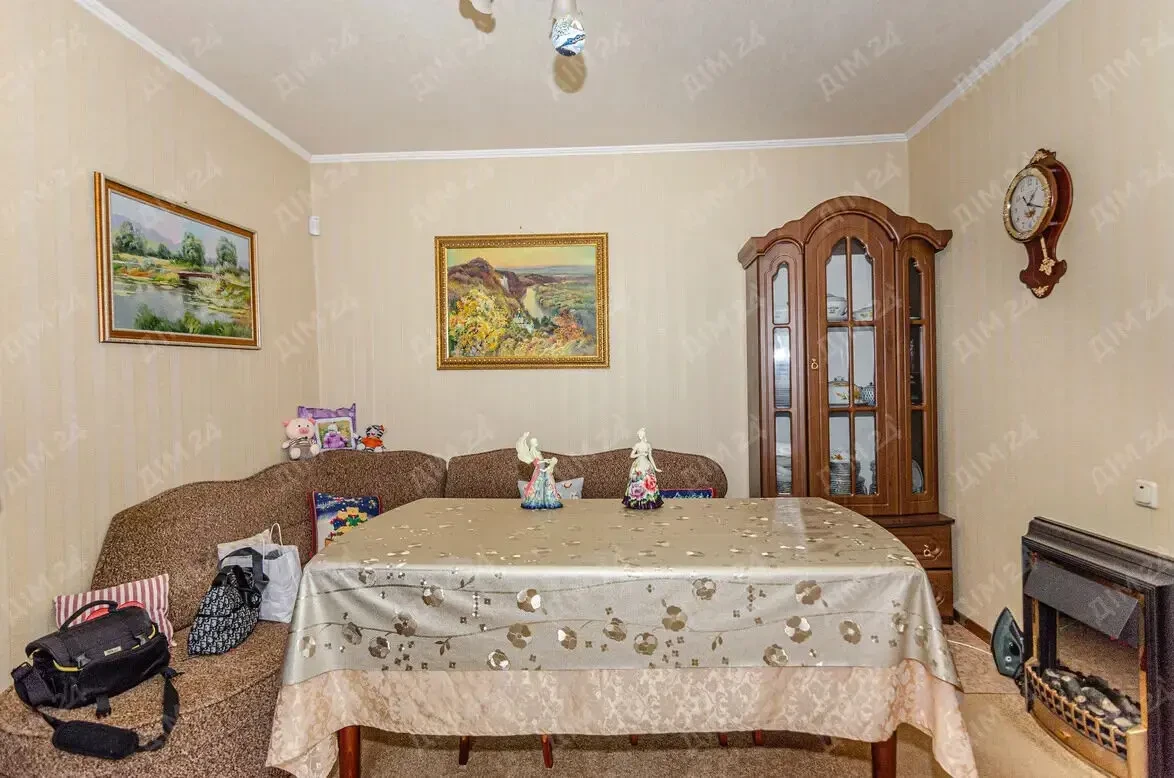 Унікальна садиба в селі Залізничне 9