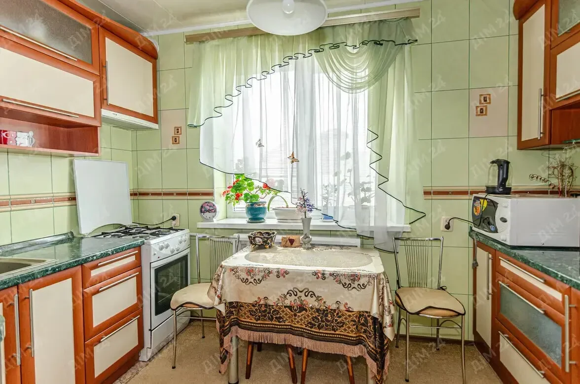 Унікальна садиба в селі Залізничне 8