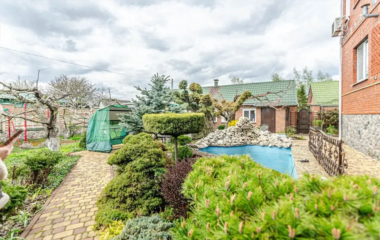 Унікальна садиба в селі Залізничне 4