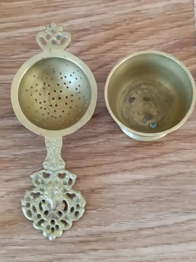 Антикварне ситечко для чаю в стилі бароко з чашею. 2