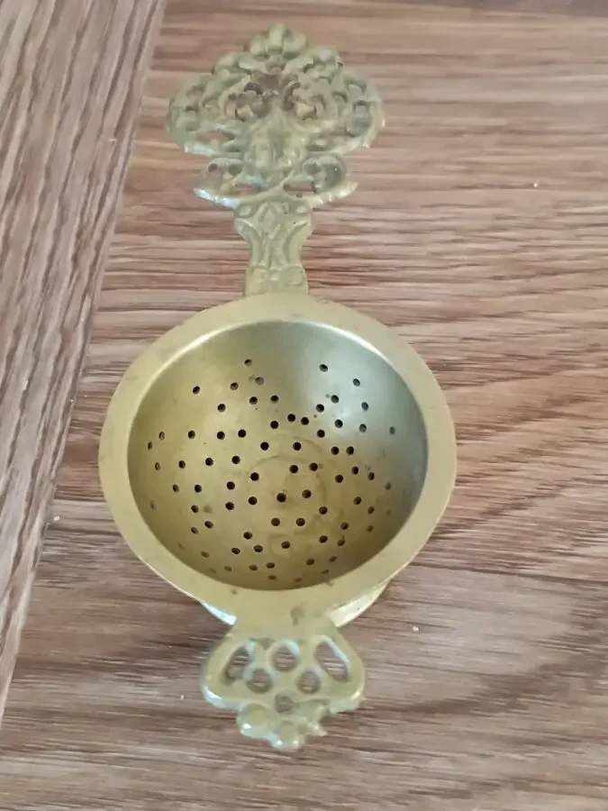 Антикварне ситечко для чаю в стилі бароко з чашею. 7