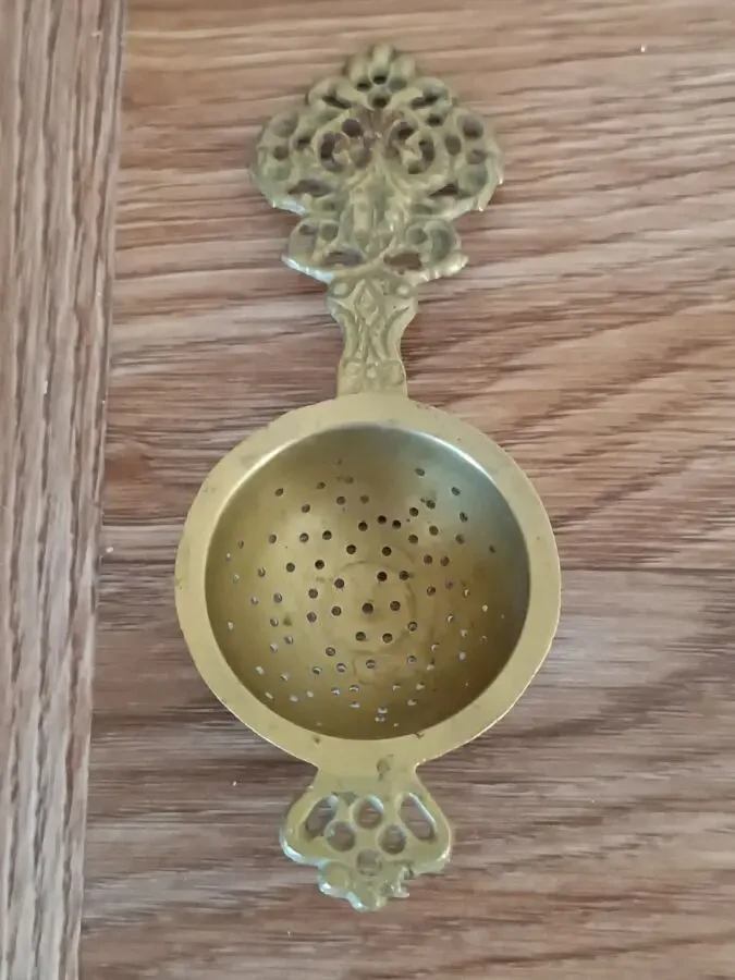 Антикварне ситечко для чаю в стилі бароко з чашею. 5