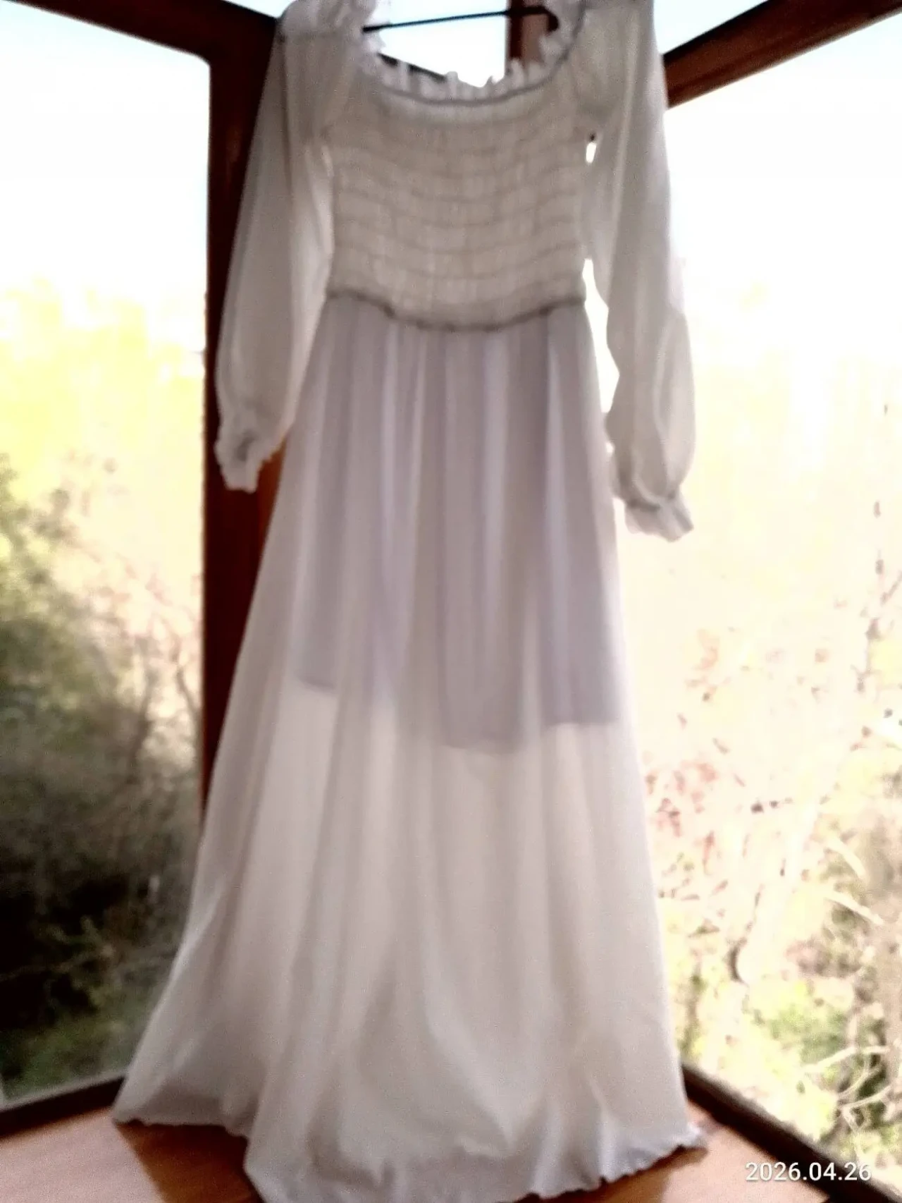 Платье 6 иксс белое длинное, открытые плечи, резинки, подростковое п э