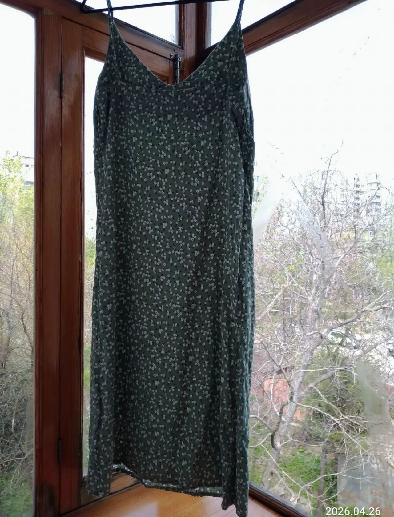 Мятный Зеленый сарафан на бретелях с 10, ровный, длинный, белые цветы 2