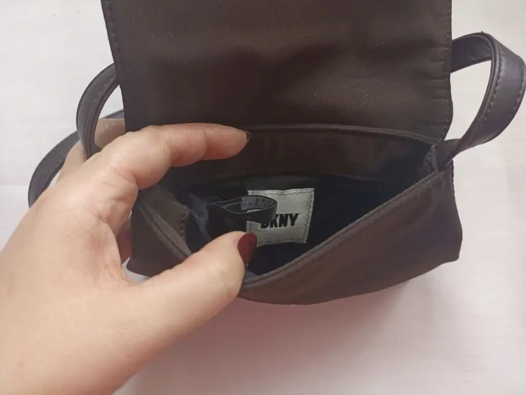 DKNY Сумка женская кросс боди шоколадного цвета нейлон 4