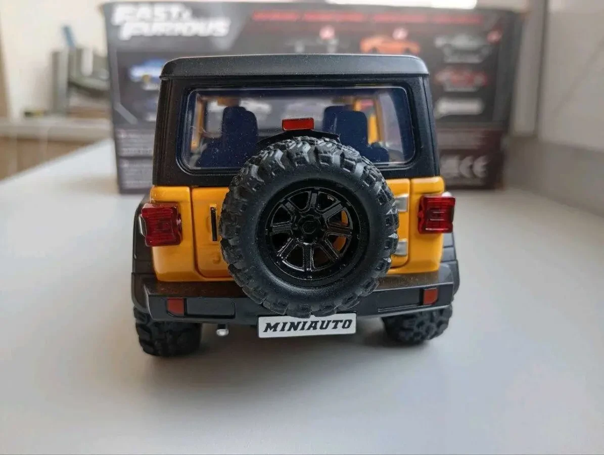 Масштабная модель автомобиля 1:32 Jeep Rubicon 2