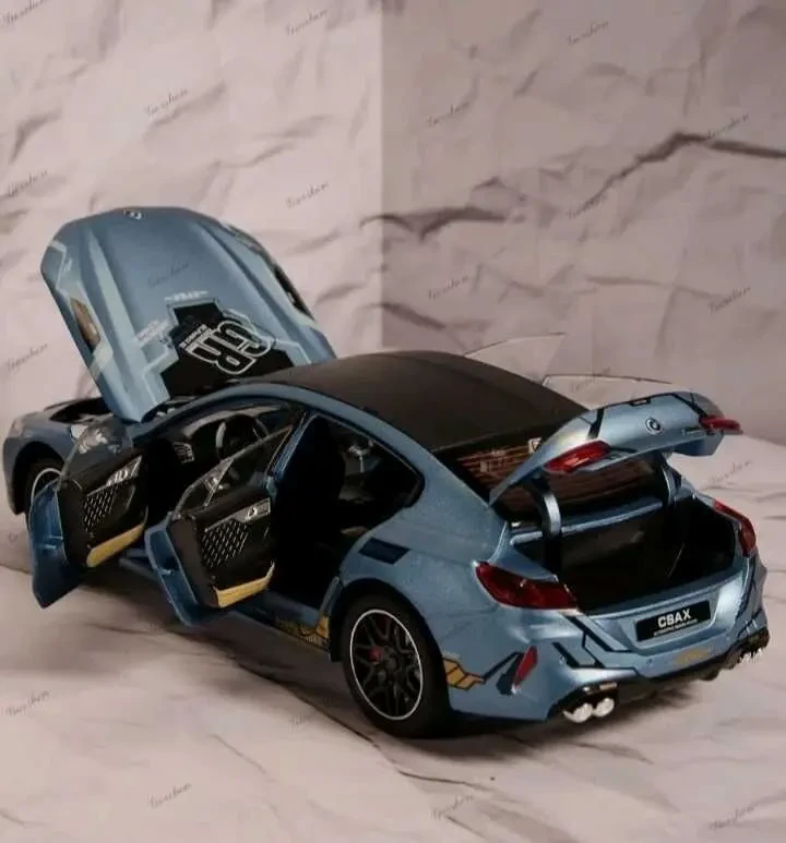 Модель автомобиля в масштабе 1:24 Bmw m8 2