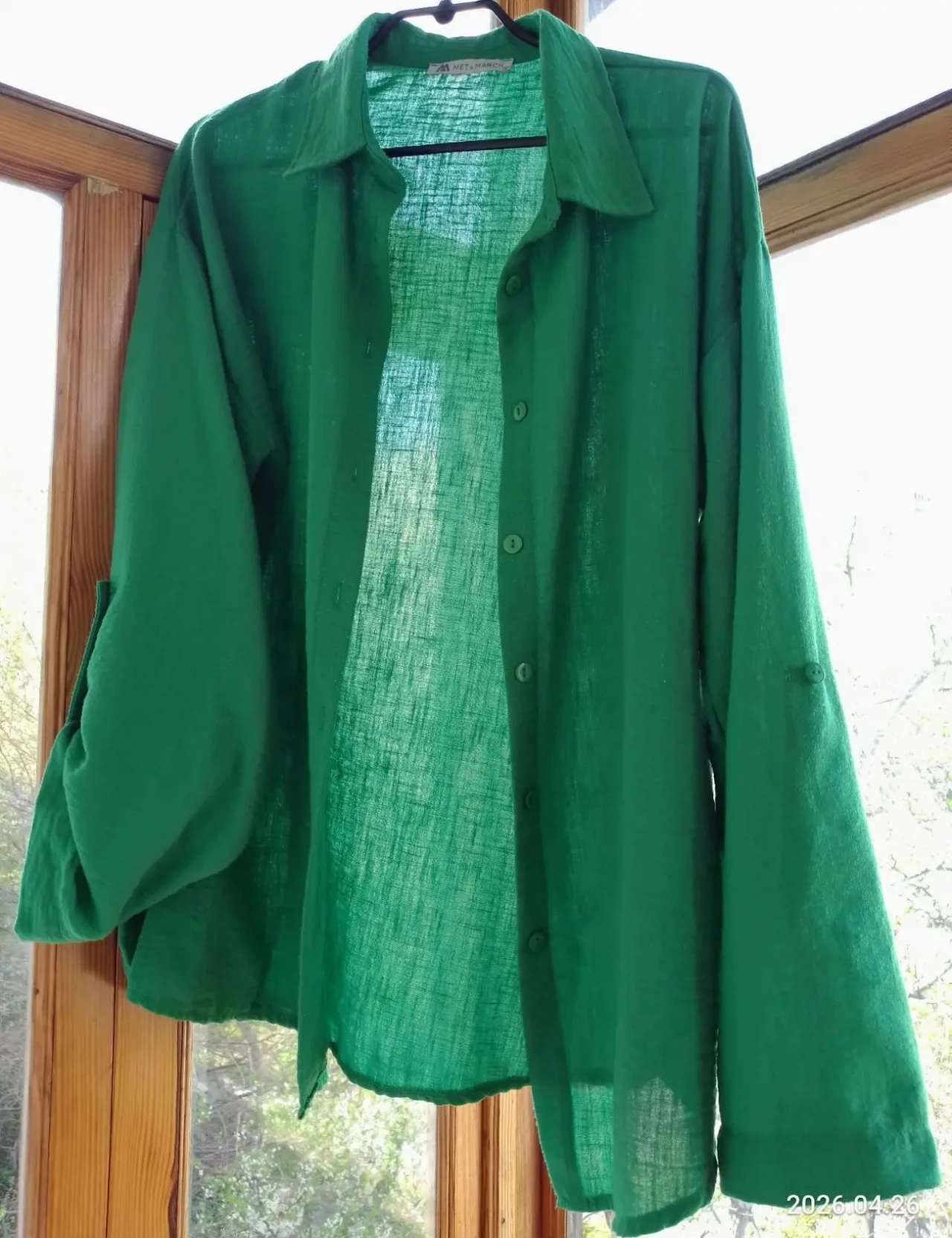 Блузка рубашка зеленая 12 м, вискоза жатка, пуговицы, летняя, ровная