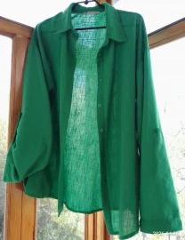 Блузка рубашка зеленая 12 м, вискоза жатка, пуговицы, летняя, ровная