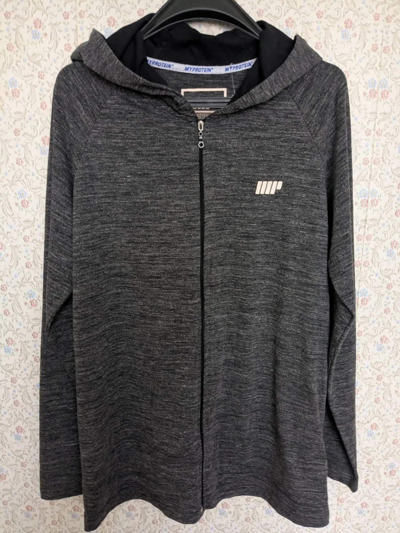 Спортивная лёгкая мужская кофта с капюшоном, серая. 2