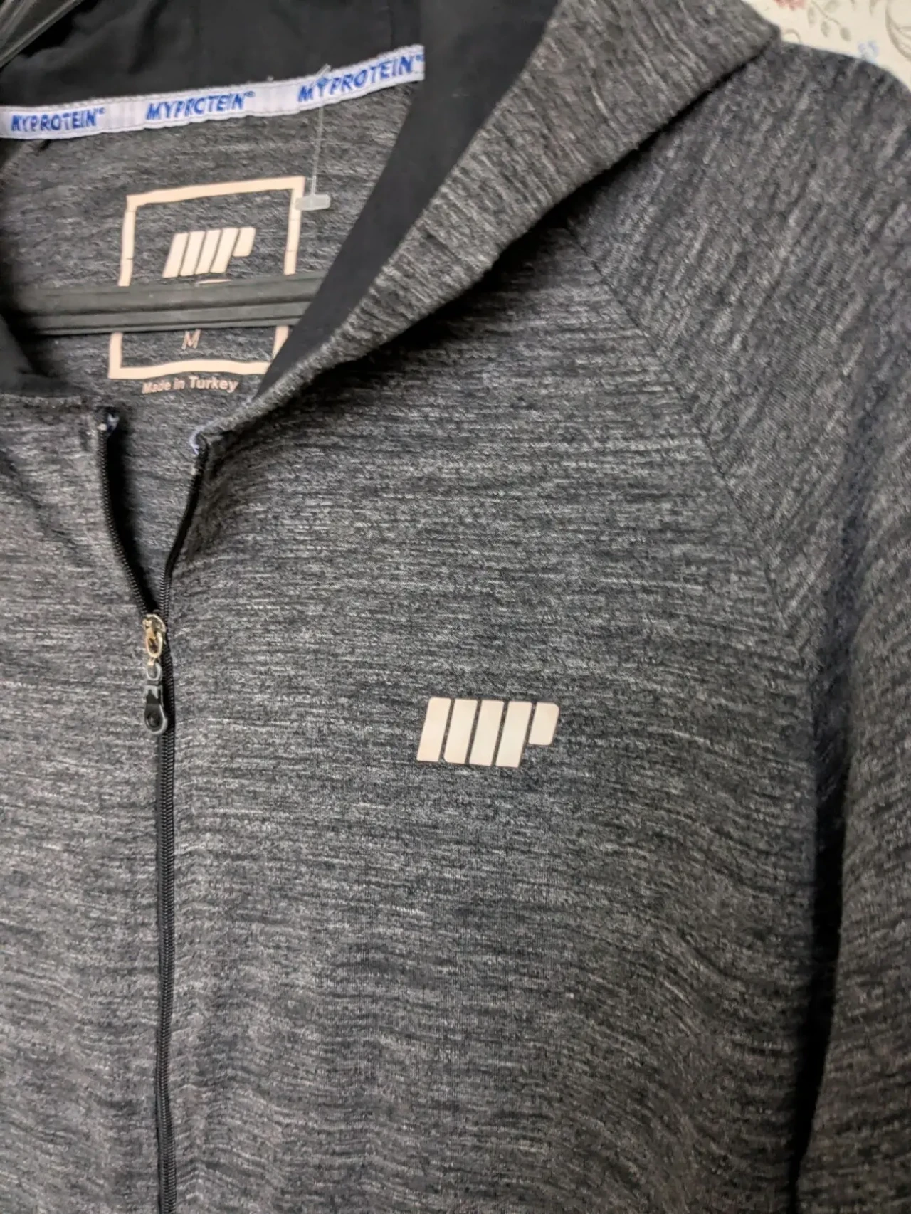 Спортивная лёгкая мужская кофта с капюшоном, серая. 4