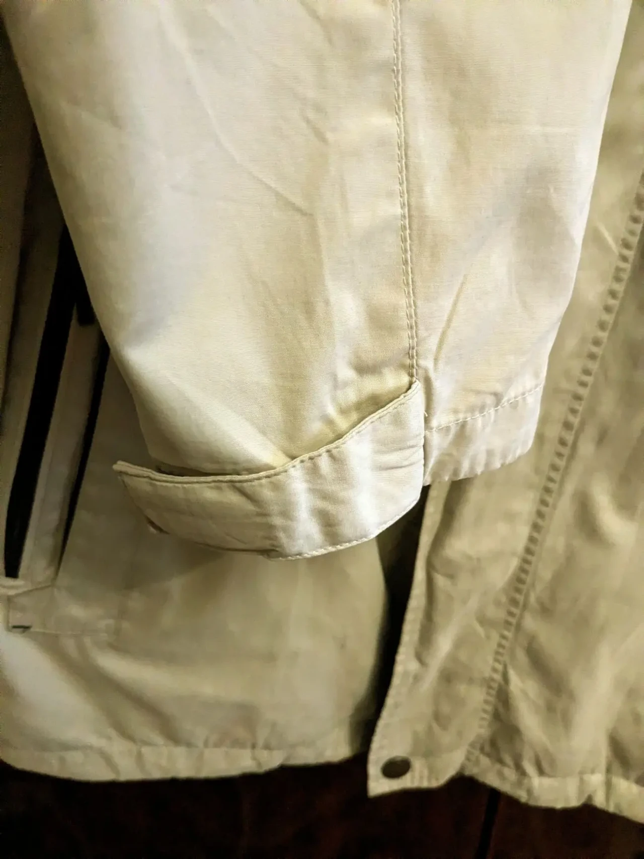 Мужская лёгкая весенняя куртка ветровка, много карманов, бежевая. 8