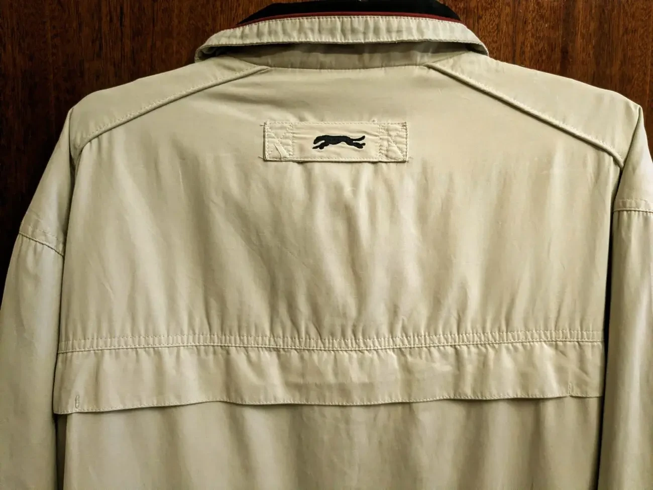 Мужская лёгкая весенняя куртка ветровка, много карманов, бежевая. 9