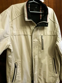 Мужская лёгкая весенняя куртка ветровка, много карманов, бежевая.