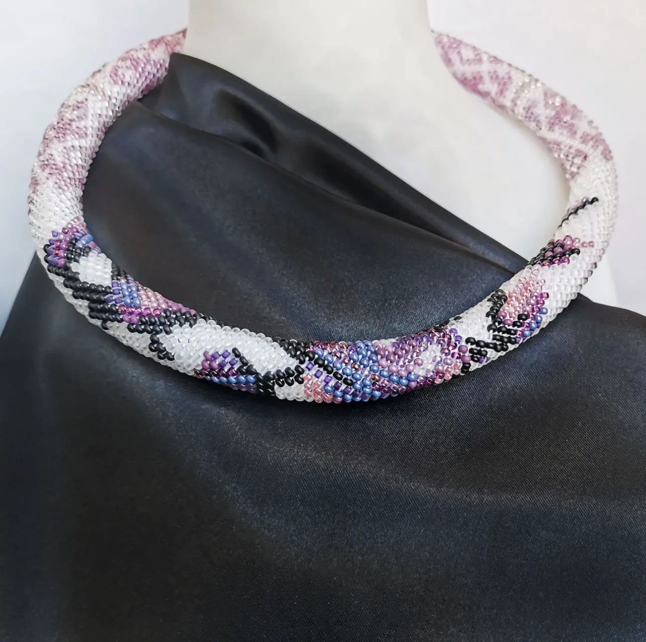 Прикраса із бісеру кольє-джгут Симфонія 10