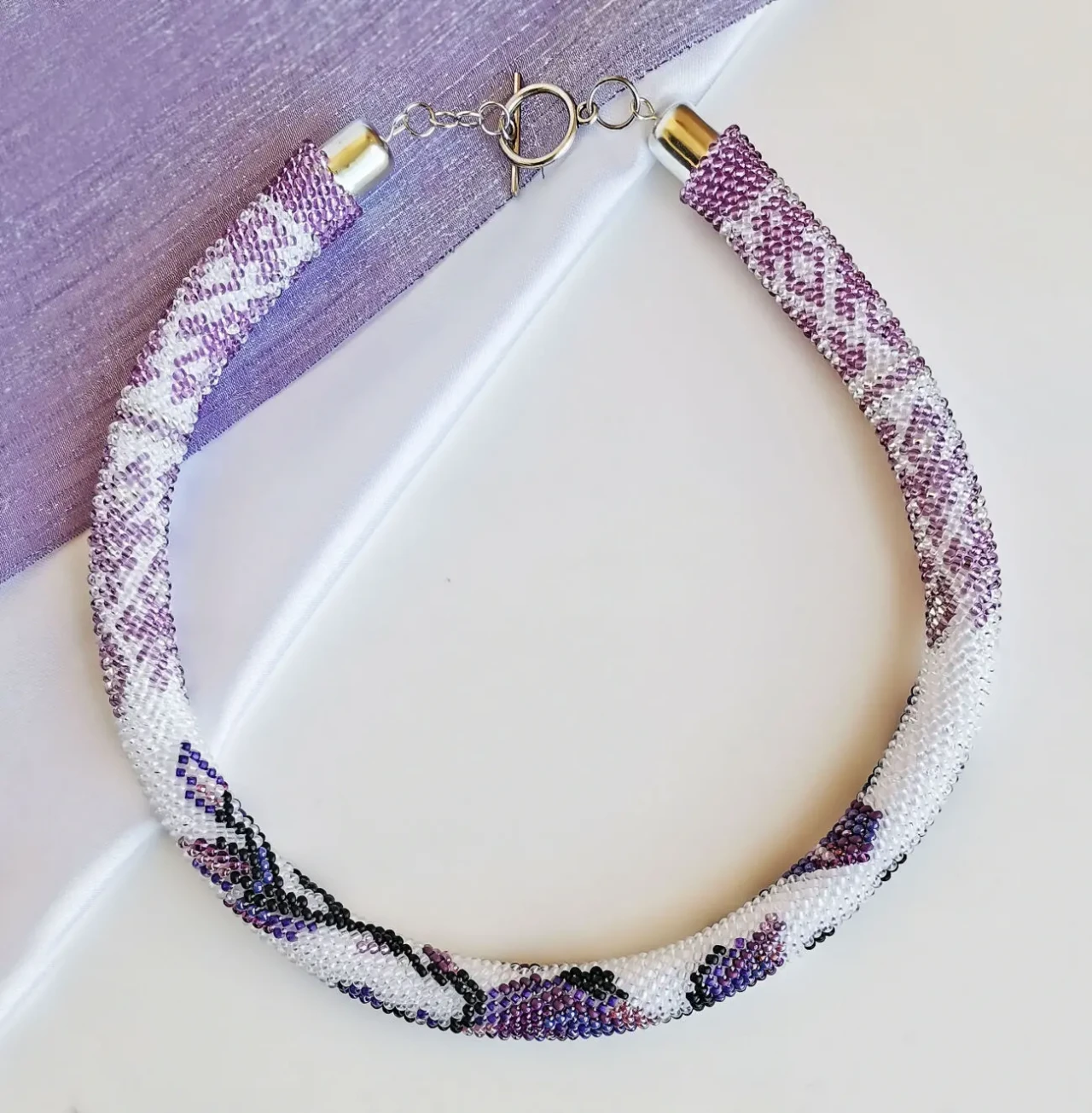 Прикраса із бісеру кольє-джгут Симфонія