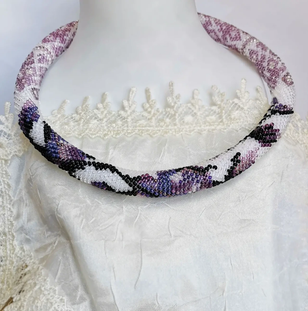 Прикраса із бісеру кольє-джгут Симфонія 4