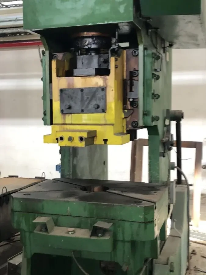 Продаж гідравлічних та механічних пресів (б/в) 9