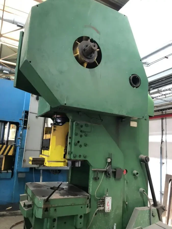 Продаж гідравлічних та механічних пресів (б/в) 10