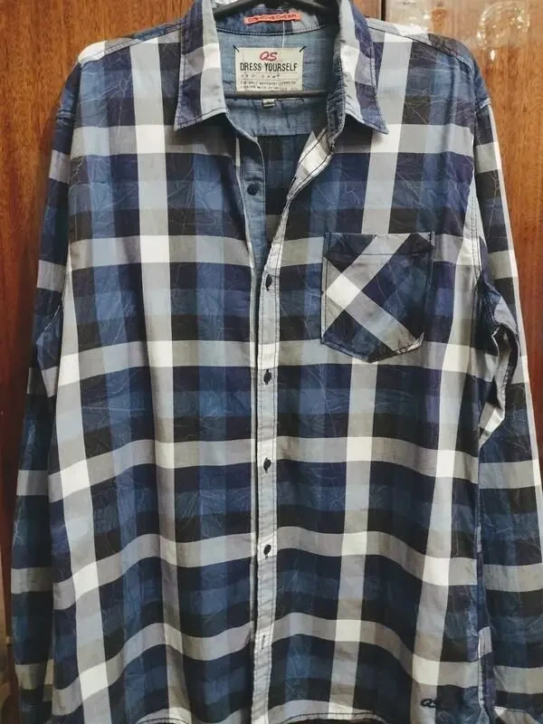 Мужская коттоновая рубашка.