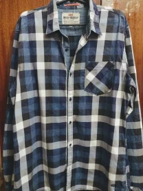 Мужская коттоновая рубашка.