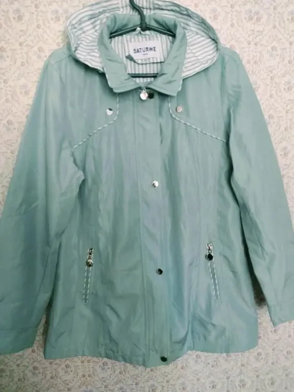 Лёгкая женская куртка на весну с капюшоном. SATURN 4