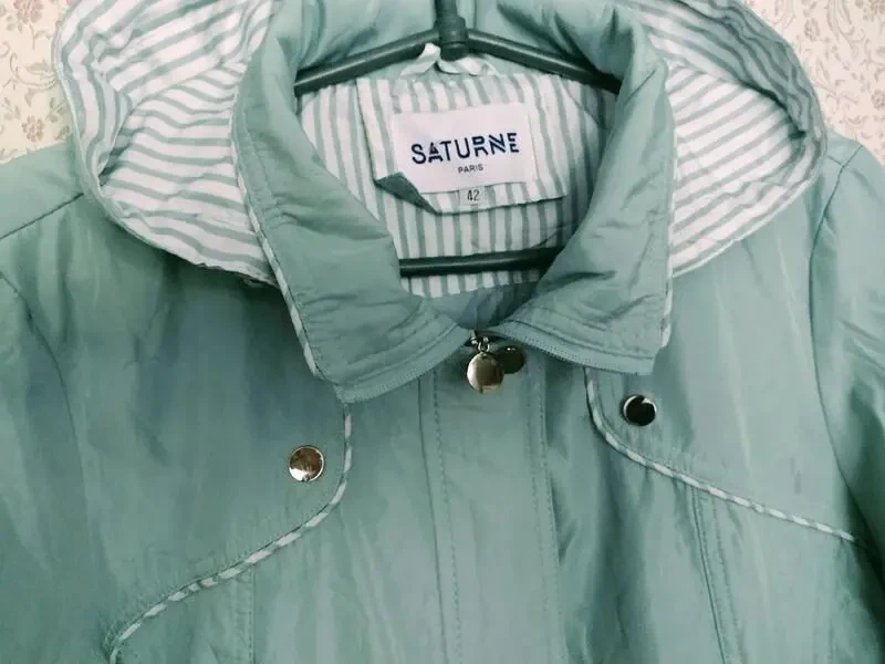 Лёгкая женская куртка на весну с капюшоном. SATURN 3