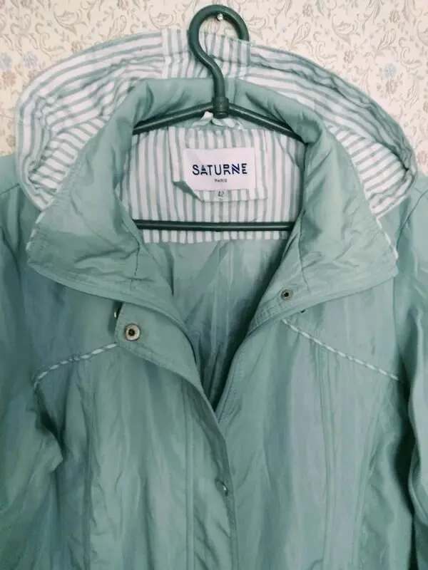 Лёгкая женская куртка на весну с капюшоном. SATURN 2
