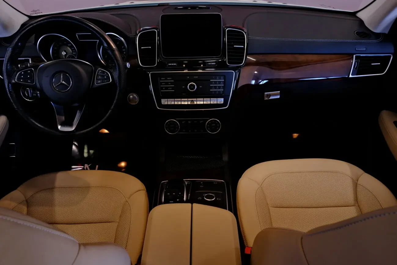 Mercedes-Benz GLE550E 7