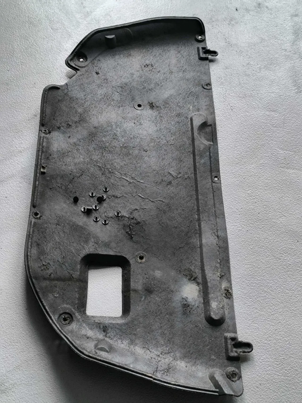 шумоизоляция капота мазда 2