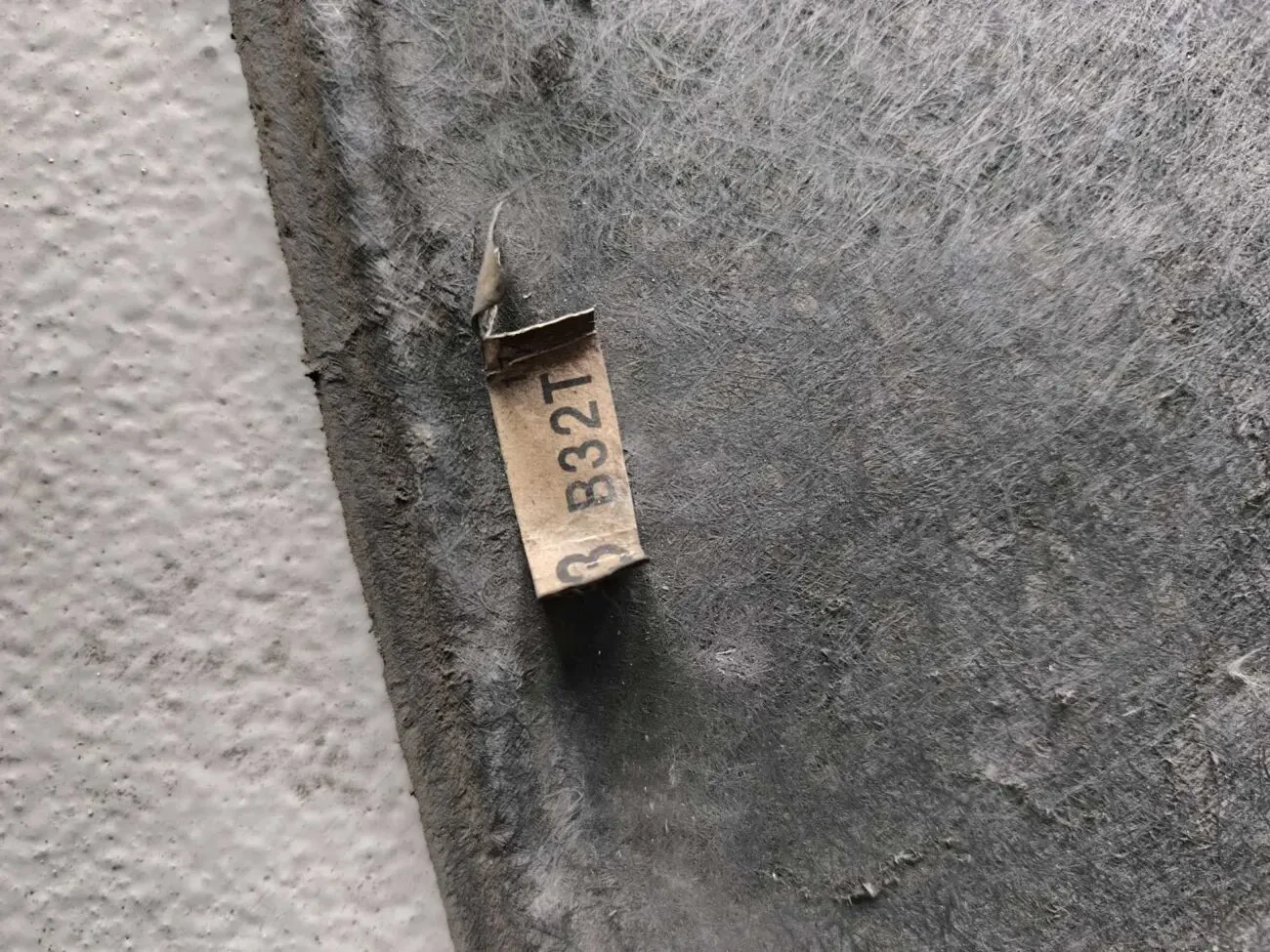 шумоизоляция капота мазда