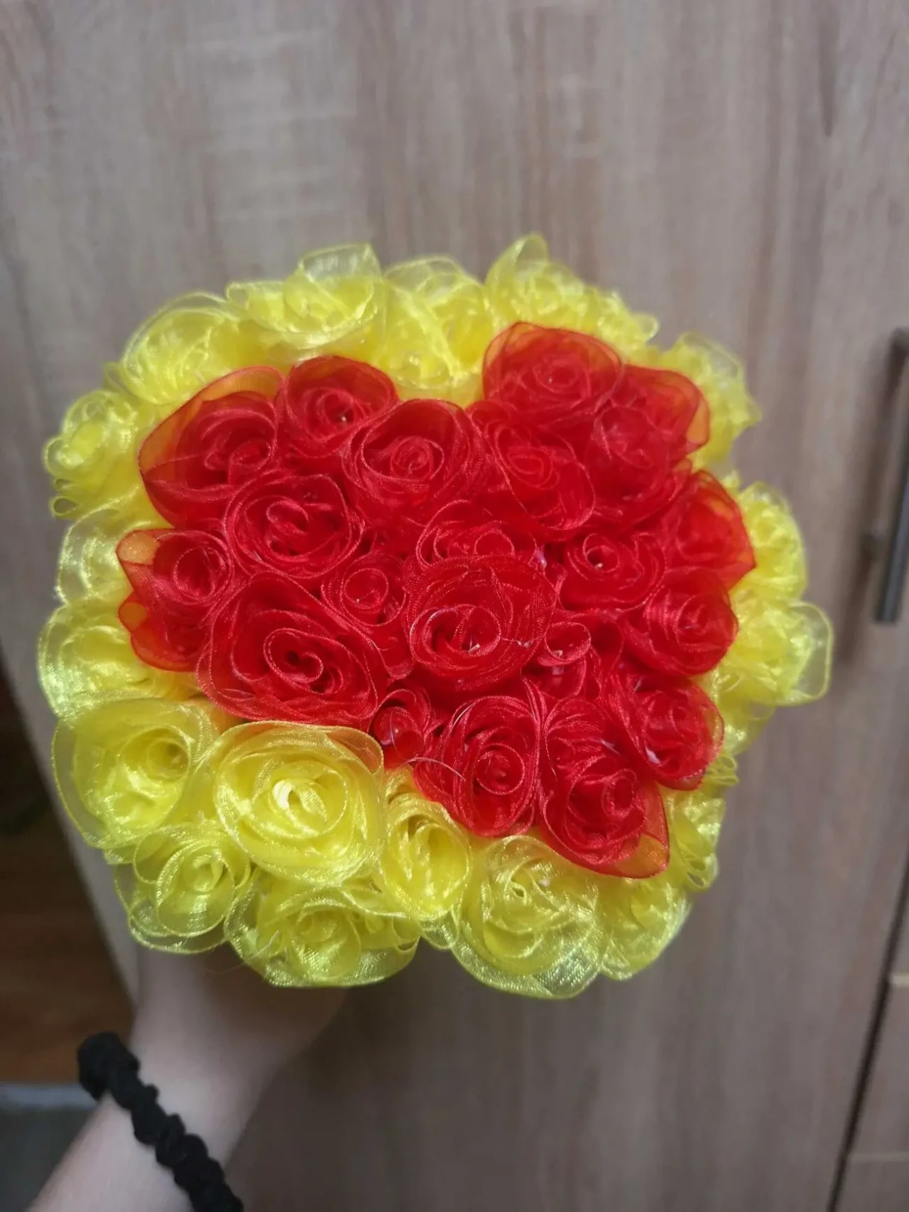 Букет з атласних стрічок власними руками