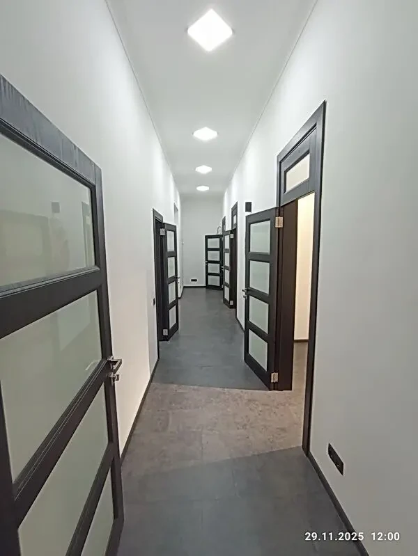 Офис 100 м2 с бесперебойным энергоснабжением, 4 кабинета, Центр 7