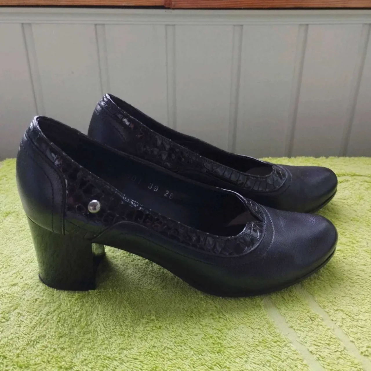 Туфлі чорні шкіряні р.39 2