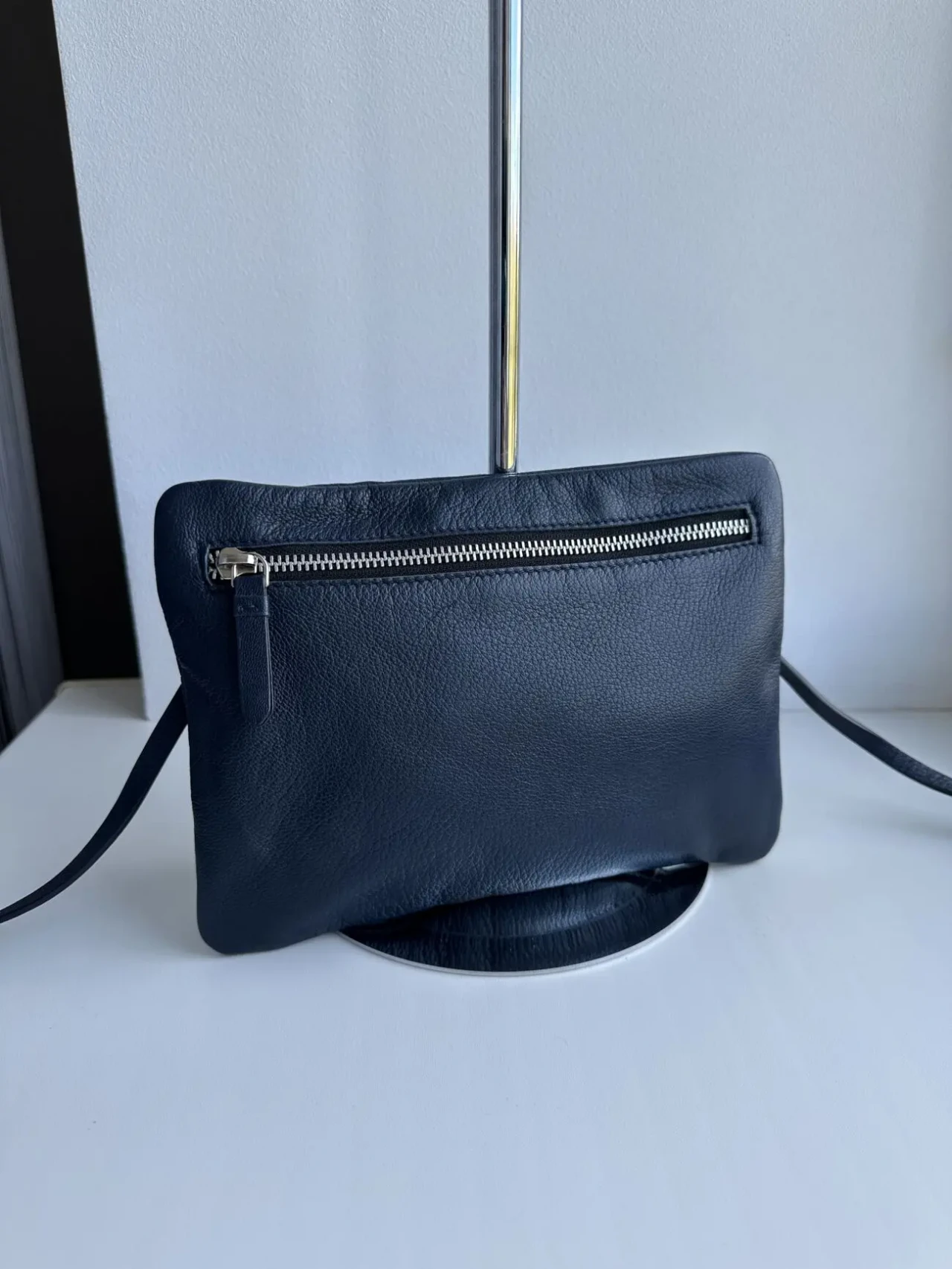 Фірмова сумка кросбоді з натуральної шкіри