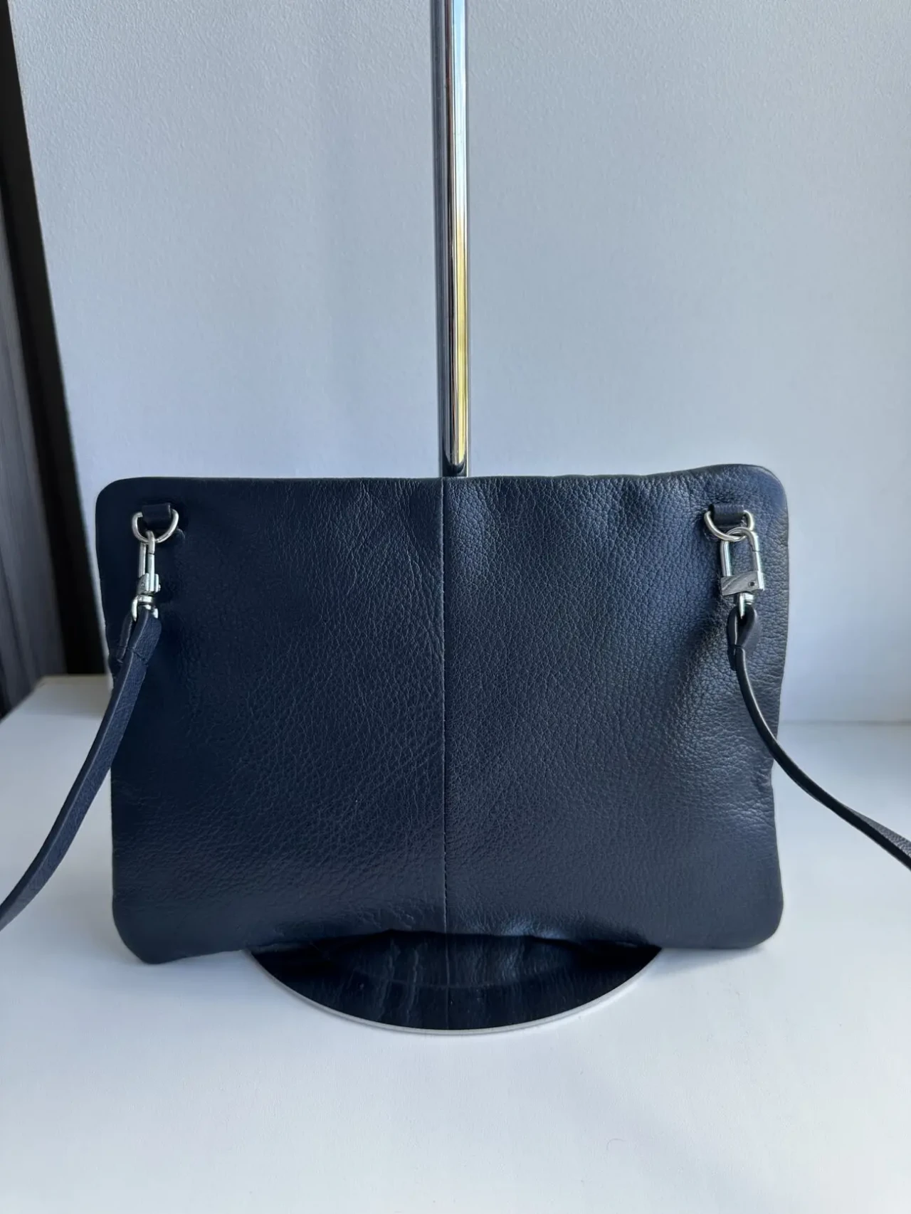 Фірмова сумка кросбоді з натуральної шкіри 4