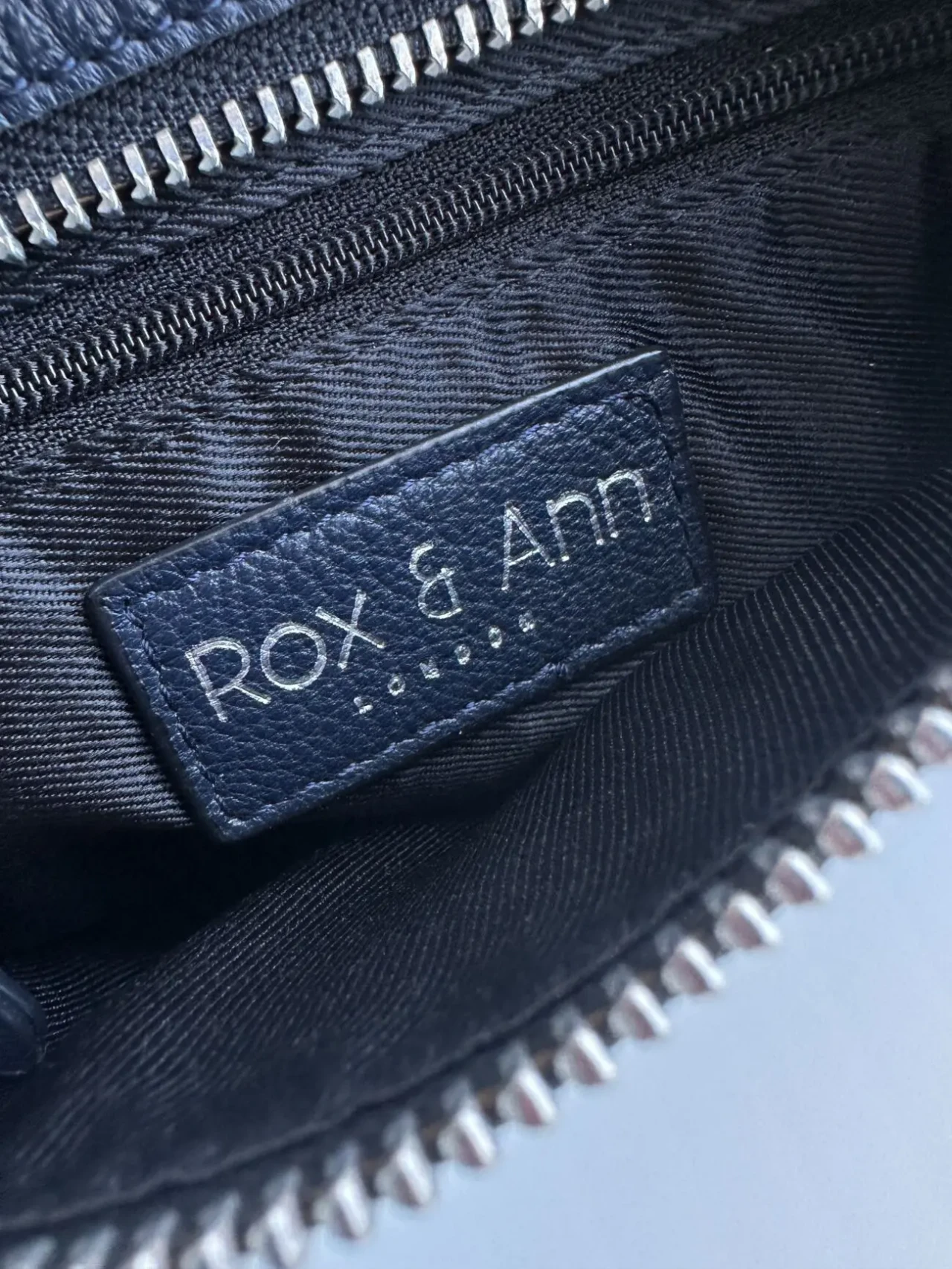 Фірмова сумка кросбоді з натуральної шкіри 8