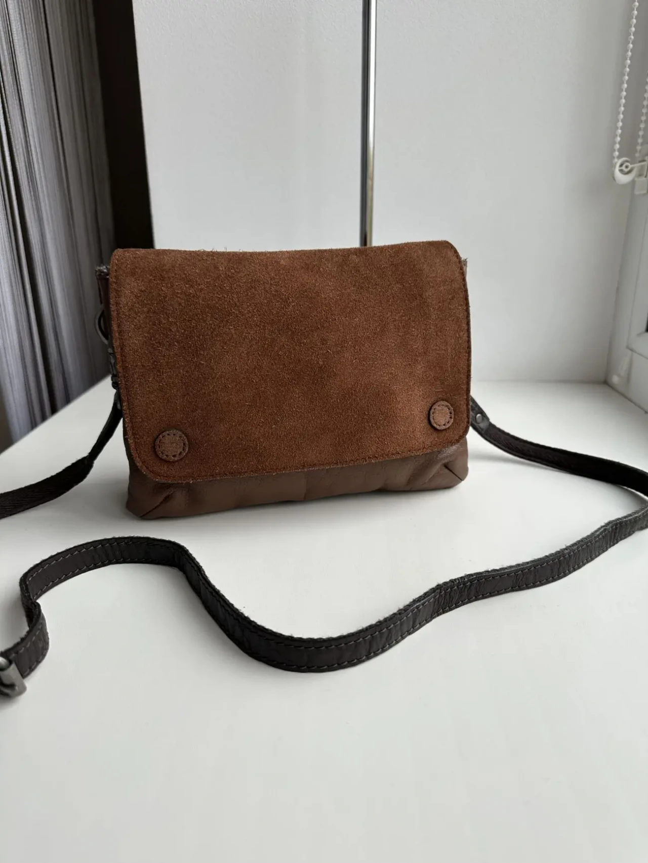 Шкіряна фірмова сумка кросбоді англійського бренду White Stuff