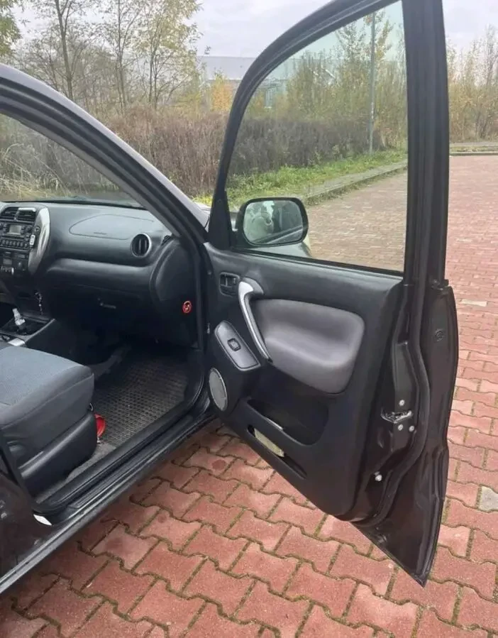 Продам Toyota RAV4 8