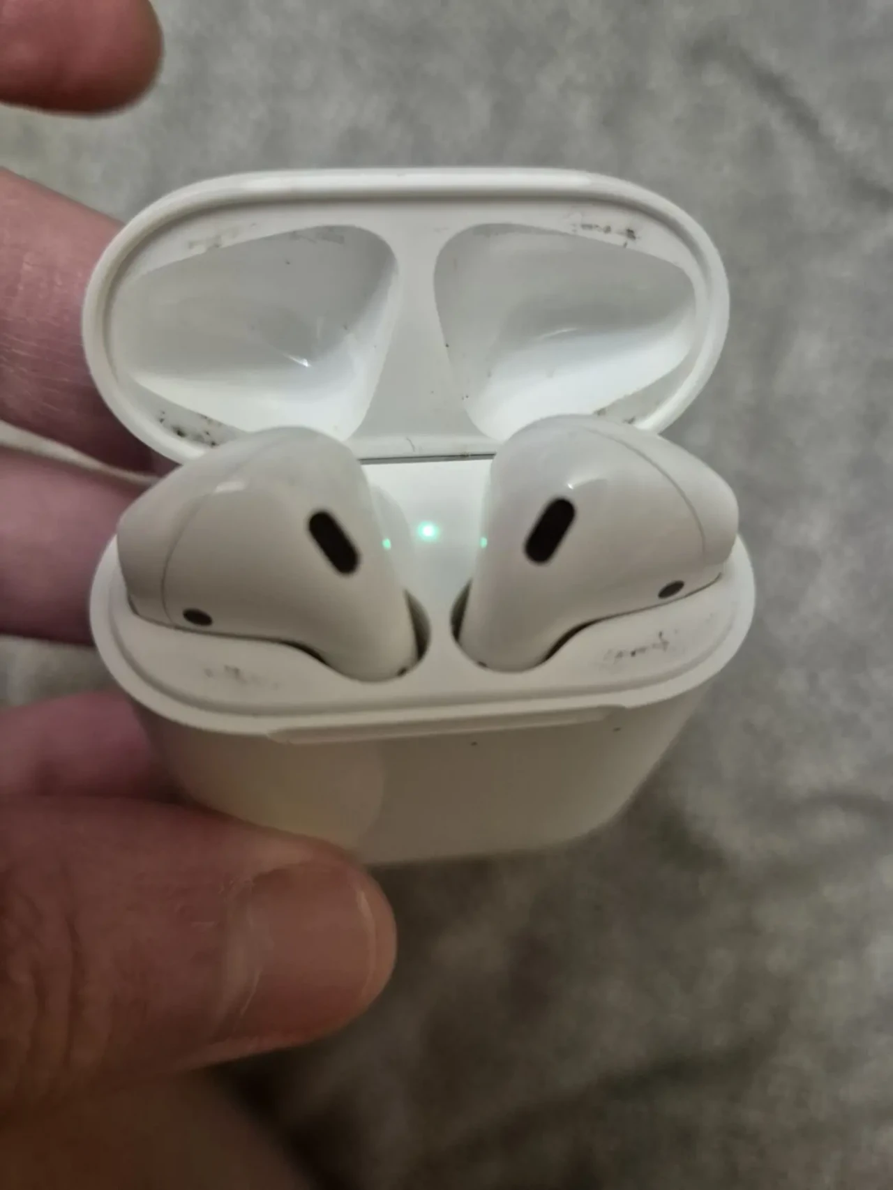 Продам Apple Airpods 2 2