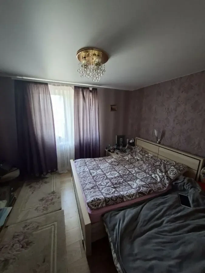 Продам 2 ком.квартиру на Академика Королева 5