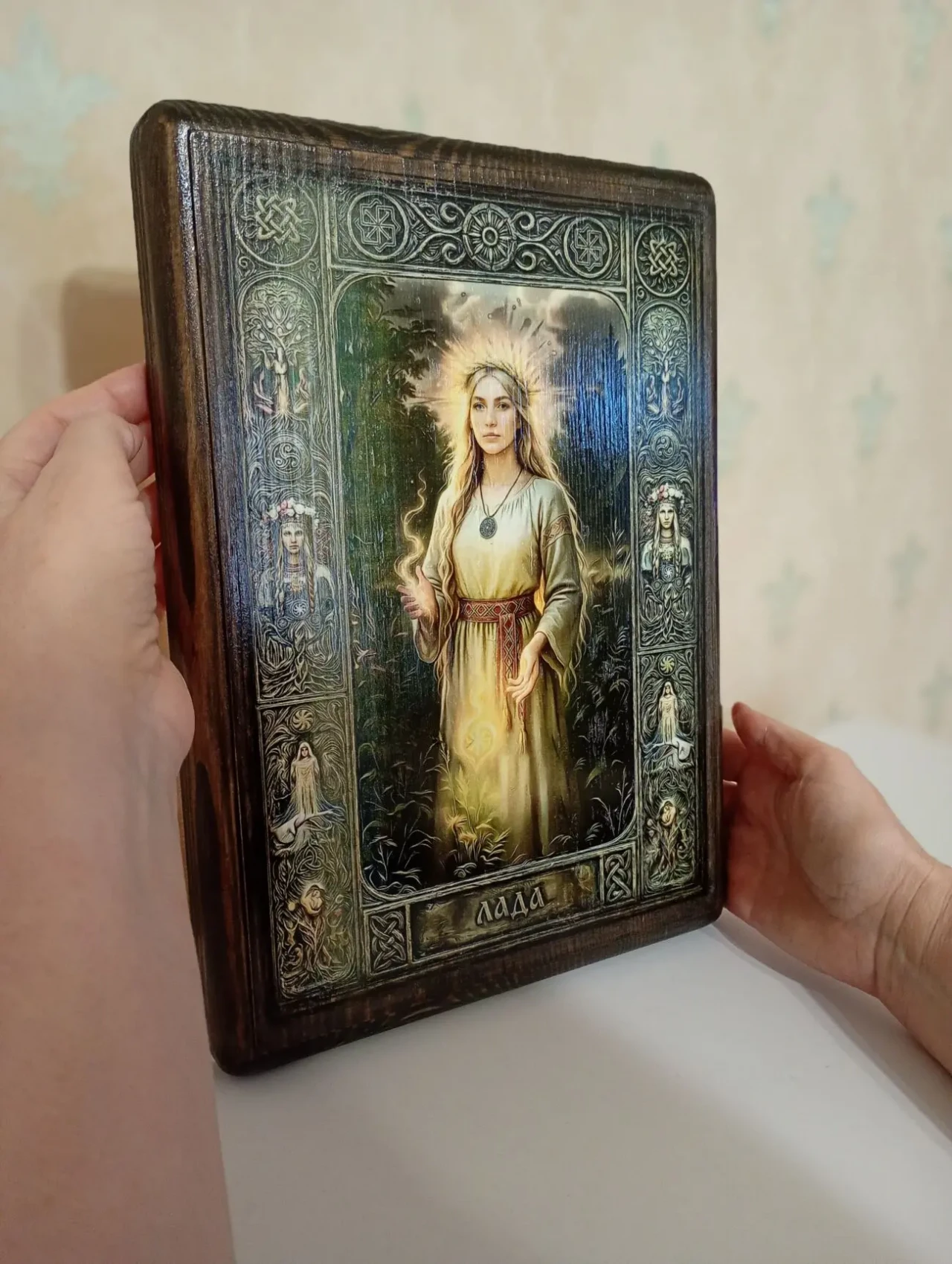Образ Богині Лади на дереві 6